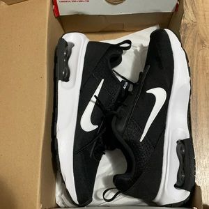 Nike Air Max Intrlk Lite 8.5 NWT
